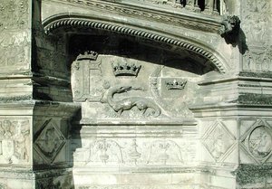 Rilievo dal Grand Escalier che raffigura lo stemma di Francesco I con una salamandra
