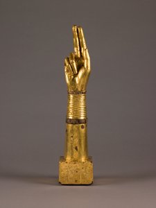 Braccio di reliquiario, 1050-1100 circa (legno e lamina d