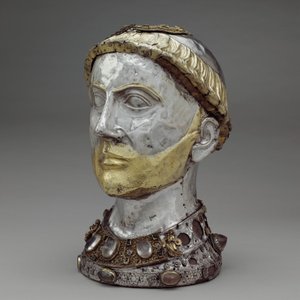 Reliquiario del busto di San Yrieix, c.1220-40 (argento dorato con cristallo di rocca, gemme e vetro) da French School