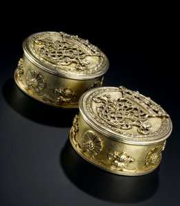Piccola scatola circolare in argento dorato con coperchio dal servizio da toeletta Lennoxlove, di proprietà di Frances Teresa Stewart, Duchessa di Richmond e Lennox: Francese, Parigi, saggiata tra settembre 1672 e ottobre 1674