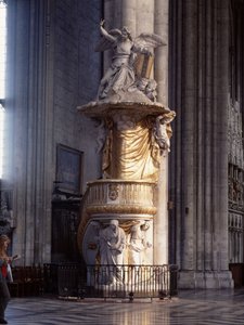 Statua nella Cattedrale di Amiens (80). da French School