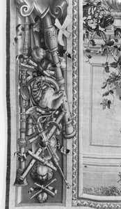 Arazzo delle Stagioni, bordo, strumenti musicali, c.1670, Manifattura dei Gobelins (dettaglio) da French School