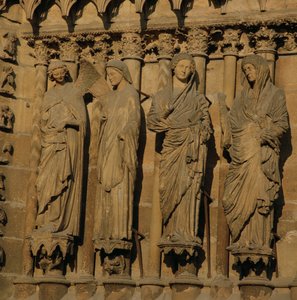 La Visitazione, quattro figure di stipite dalla Facciata Ovest della Cattedrale