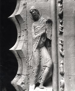 Il profeta Isaia che srotola un filatterio, dal portale sud, prima del 1125 da French School
