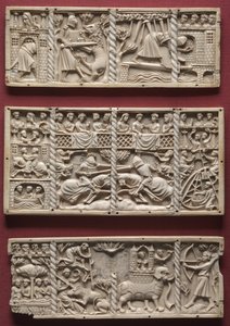 Tre Pannelli da un Cofanetto con Scene di Romanzi Cortesi, c.1330-1350 da French School