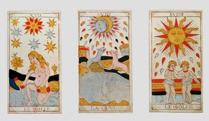 Tre carte dei tarocchi che raffigurano La Stella, La Luna e Il Sole (incisione colorata su legno) da French School