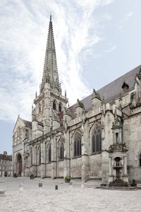 Vista della Cattedrale di Saint Lazare d