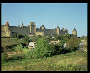 Veduta delle mura della città da French School