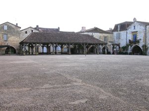 Veduta del mercato coperto nel villaggio