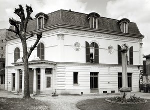 Veduta della facciata della Biblioteca Marmottan dal giardino, costruita 1880-1921