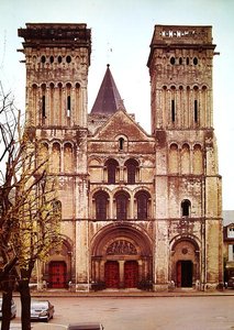 Vista della facciata ovest di La Trinite, Abbaye aux Dames
