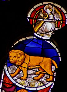 Finestra w114 con il segno zodiacale del Leone