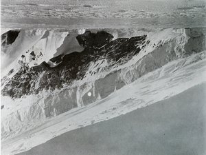 Pendio del ghiacciaio Warning, c1911, 1913 da G. Murray Levick