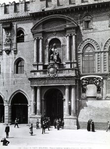 Vista del portale da Galeazzo and Tibaldi Alessi
