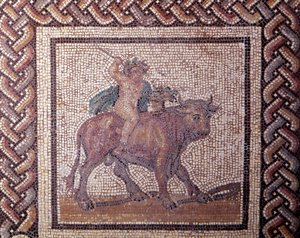 Arte gallo-romana: pavimentazione a mosaico che rappresenta un calendario rustico. Allegoria della primavera cavalca un toro. Fine II, inizio III secolo d.C. Da Saint-Romain-en-Gal. Saint Germain en Laye, Museo Nazionale di Archeologia