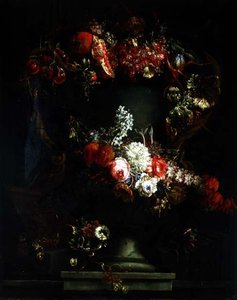 Festone di uva, prugne e melograno con fiori