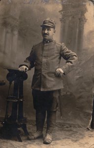 Album "The GM R. Army (World War I)": soldati del 23º Reggimento. Milizia Territoriale in uniforme da campagna da Gemmi Gemmi