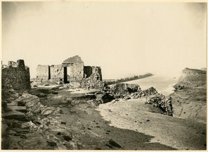 Rovine del tempio, con il Nilo sullo sfondo, Qasr Ibrim, Egitto, fotografia di Georg Steindorff, ca 1930 da Georg Steindorff