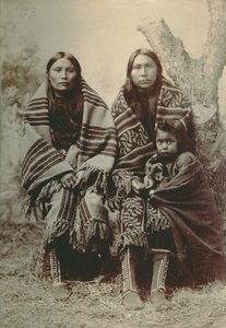 Due donne Comanche e un bambino piccolo da George A. Addison