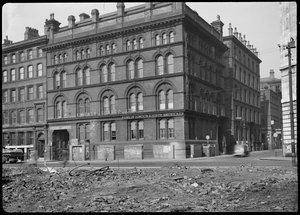 Fraser House, Charlotte Street, Manchester, 1942 da George Bernard Wood
