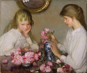 Due ragazze che sistemano i mazzolini da George Clausen