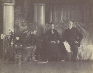 Il signor e la signora Charles L. Tiffany nello studio di Louis C. Tiffany, ca. 1890 da George Collins Cox