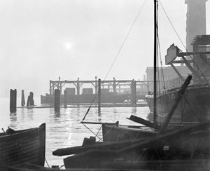 Alba sul lungomare di Lambeth guardando a est, Londra, primi anni 