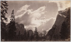 Valle dello Yosemite, con le nuvole