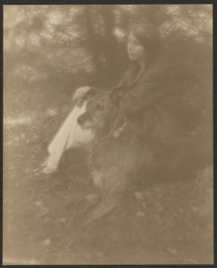 [Donna seduta con cane] da George H. Seeley