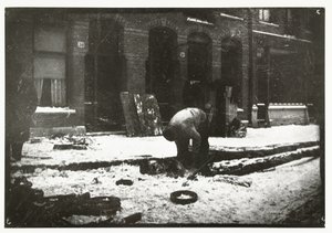 Operaio edile al lavoro nella neve ad Amsterdam da George Hendrik Breitner