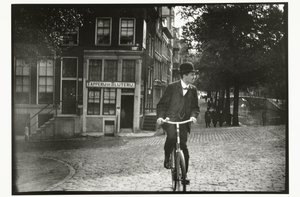 Ciclista sul Keizersgracht ad Amsterdam da George Hendrik Breitner