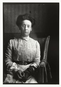 Ritratto di Margaretha Breitner, sorella del fotografo da George Hendrik Breitner