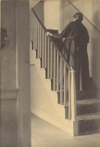[Donna che sale le scale] da George W. Hewitt