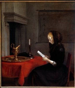 Donna che legge una lettera