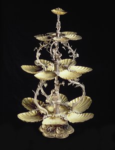 Centrotavola in rilievo con piatti a forma di conchiglia di D.T. Moye, Amburgo, 1633-44 (argento dorato) da German School