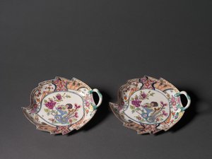 Piatto a foglia, fabbricato dalla Fabbrica di Porcellana di Meissen da German School