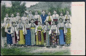 Cartolina raffigurante abiti tradizionali rumeni nella regione di Arges, c.1900-10 da German School