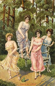 Donne scarsamente vestite nei boschi da German School