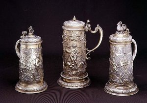 Boccale cilindrico in argento dorato di Paul Hubner, Ausburg 1590; boccale cilindrico in argento dorato di Tobias Kramer, Ausburg 1620; boccale cilindrico in argento parzialmente dorato di Paul Hubner, Ausburg 1590, XVI-XVII secolo da German School