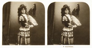 Carta stereoscopica raffigurante una giovane donna in costume tradizionale spagnolo della zona di Aragona, c.1900 (foto seppia) da German School
