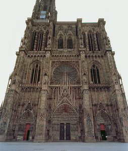 Facciata ovest della Cattedrale di Strasburgo, iniziata nel 1277