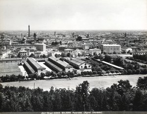 Vista panoramica di Bologna con alcune fabbriche