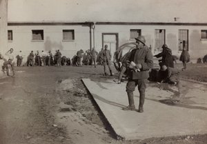 Album "Immagini di guerra II": soldati italiani a Gradisca Sagrado, Gorizia, Italia (foto in b/n)