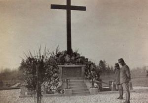 Album "Immagini di guerra II": memoriale di guerra a Gradisca (foto in b/n)