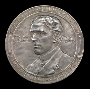 Medaglia della Royal Geographical Society: Spedizione antartica di Shackleton 1907-1909 (argento) da Gilbert Bayes