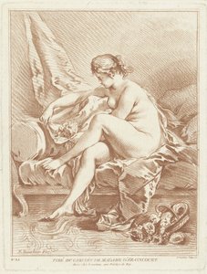 Donna nuda seduta sul letto con fiori