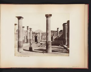 Veduta delle rovine della casa di Marco Olconio a Pompei, Italia da Giorgio Sommer (attributed to)