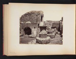 Rovina di una panetteria a Pompei da Giorgio Sommer (attributed to)