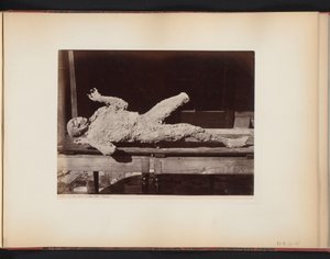 Persona mummificata a Pompei, Italia da Giorgio Sommer
