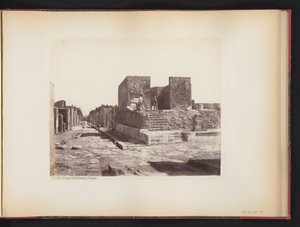 Veduta del Tempio della Fortuna Augusta a Pompei, Italia da Giorgio Sommer